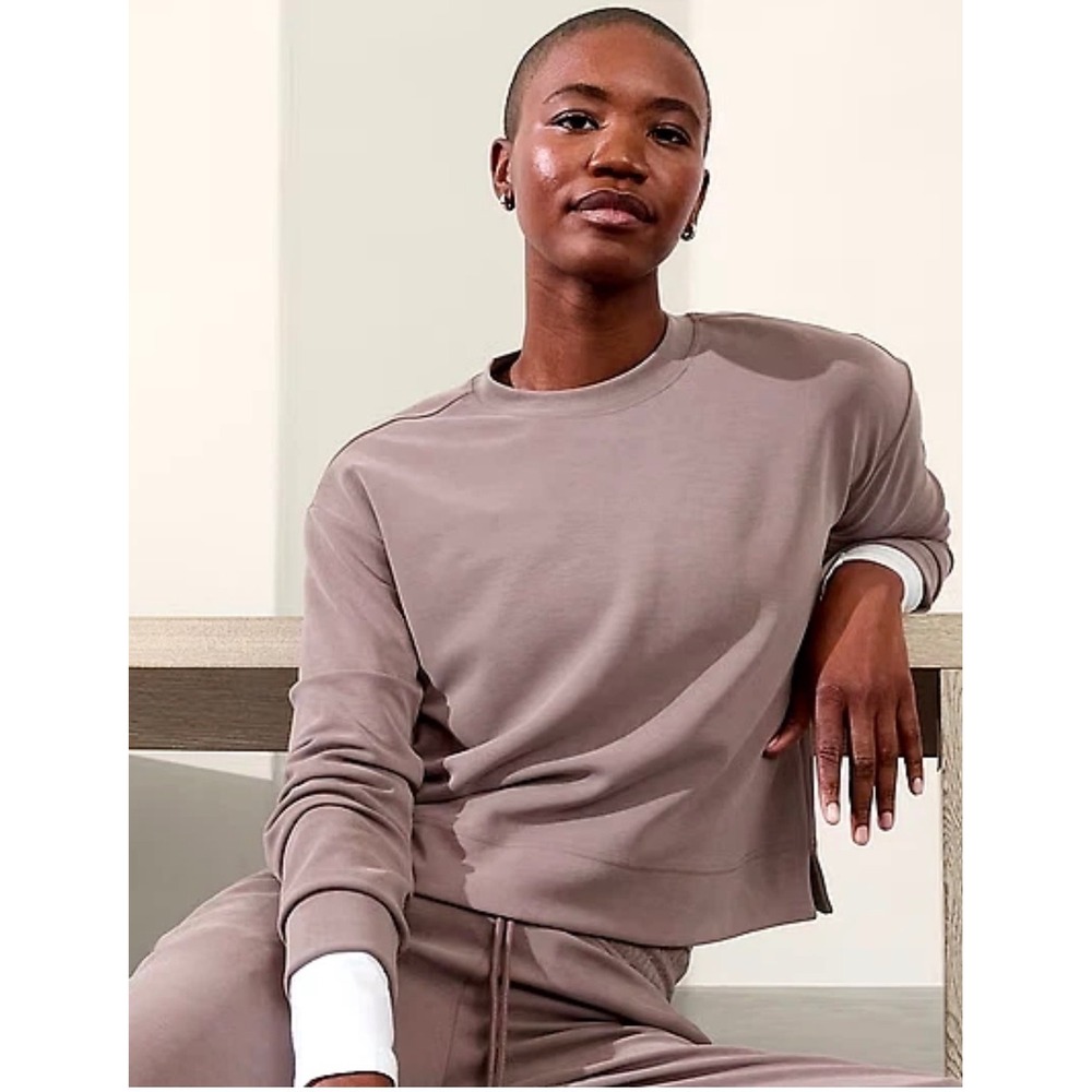 Athleta Seasoft Mauve Brown Relaxed Crew Neck Sweatshirt XS Long Sleeve Womens